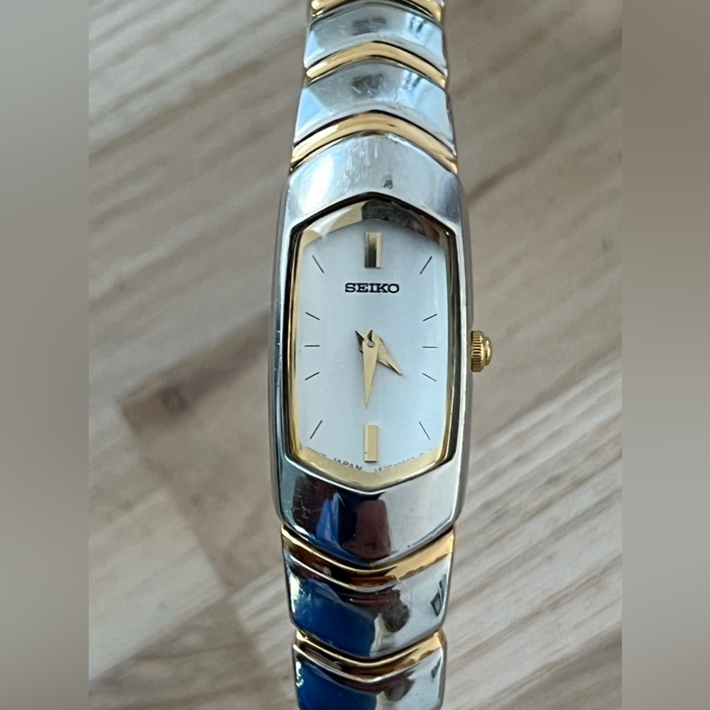 Seiko Rare Vintage Ladies Watch Curved Crystal White Dial Two-Tone Bracelet - Picture 1 of 15